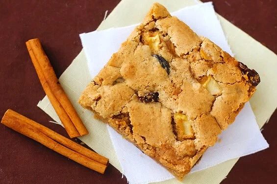 Apple Cinnamon Raisin Bars at home