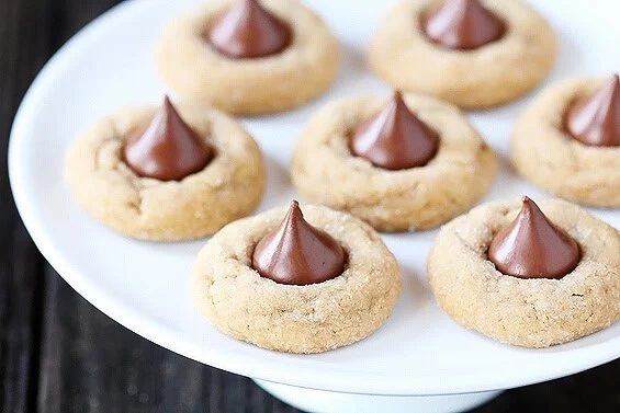 Biscoff Blossoms (Kiss Cookies)