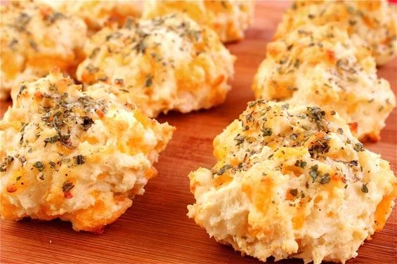 Garlic Cheddar Biscuits (A La Red Lobster) at home