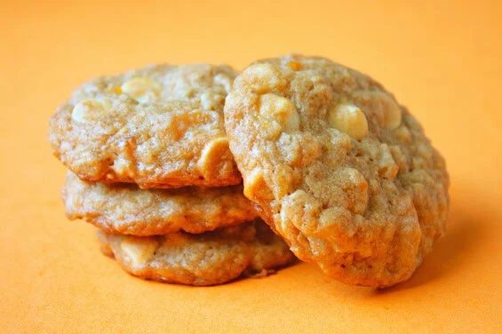 Homemade Oatmeal Cookies with Dried Apricots and White Chocolate