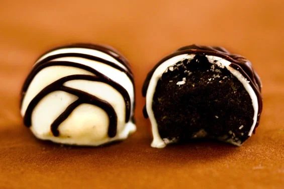 Homemade Oreo Truffles (Snowballs)