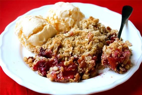 Homemade Pluot (Plumcot) and Blueberry Crisp