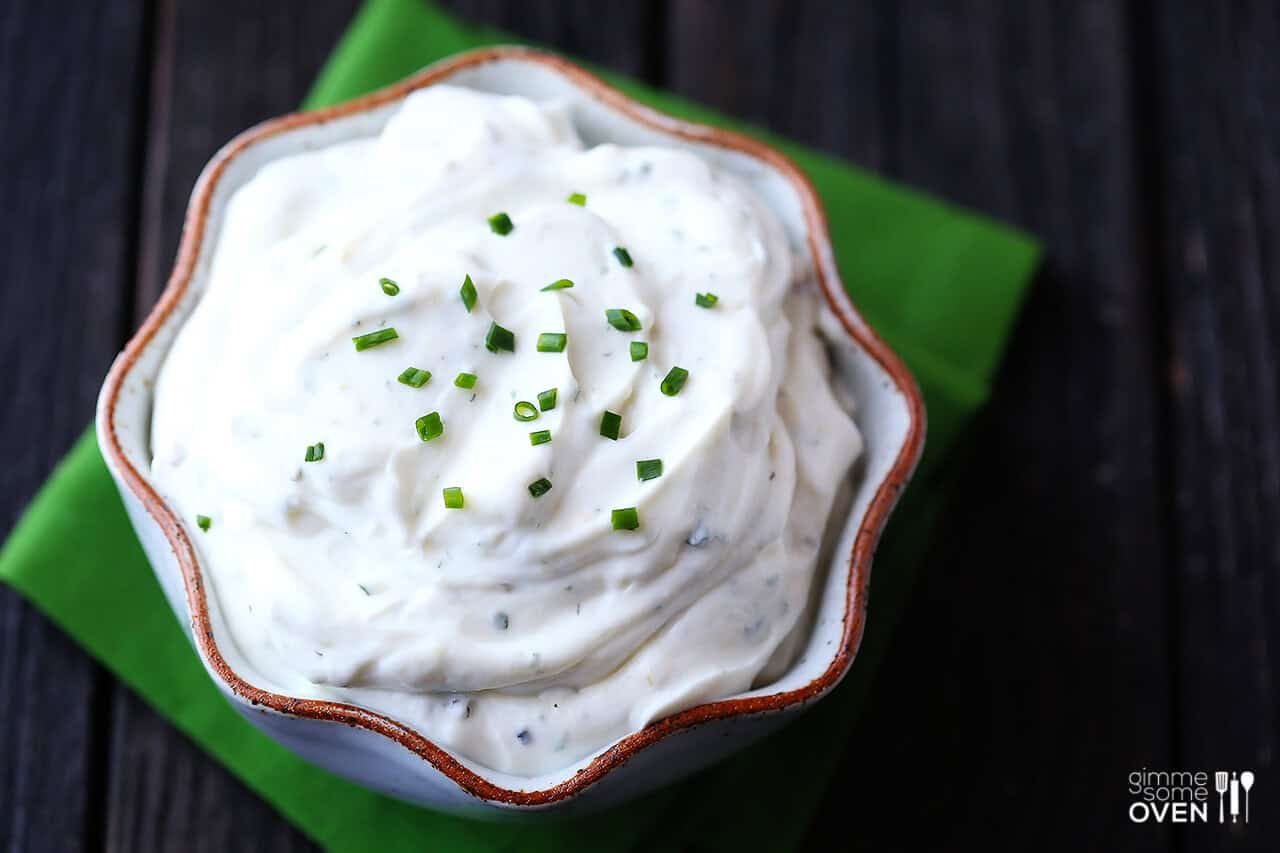 Homemade Skinny Greek Yogurt Ranch Dip