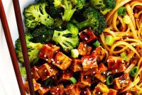 Beş Baharatlı Tofu Susamlı Erişteyle