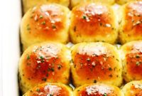 Aromatic One Hour Rosemary Garlic Rolls