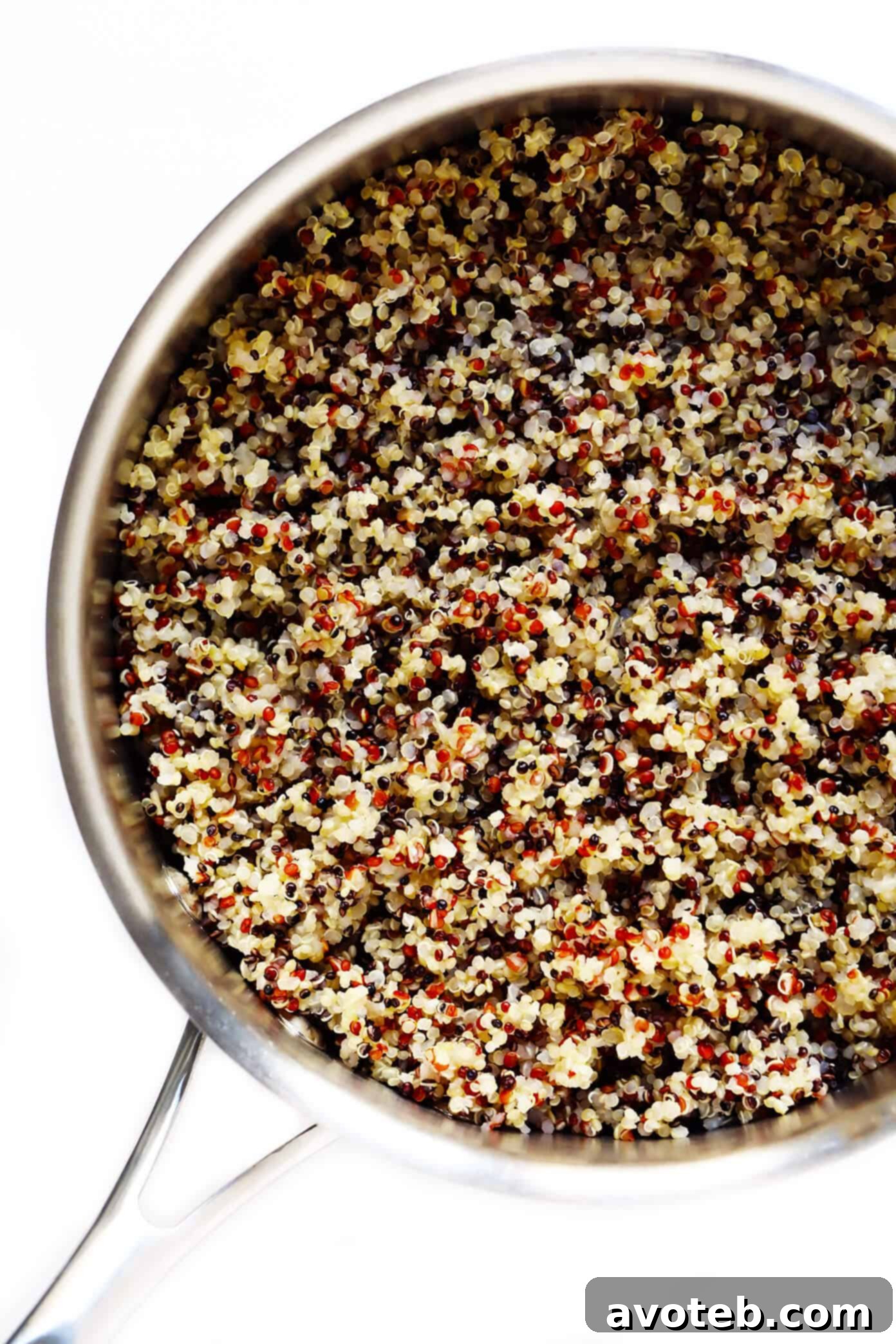 Learn how to cook quinoa PERFECTLY every time with this easy method! Plus tips for how to season and freeze quinoa, and a delicious collection of easy quinoa recipes. | gimmesomeoven.com #quinoa #healthy #glutenfree #howto #grains #mealprep #dinner #freezermeals Quinoa Recipes