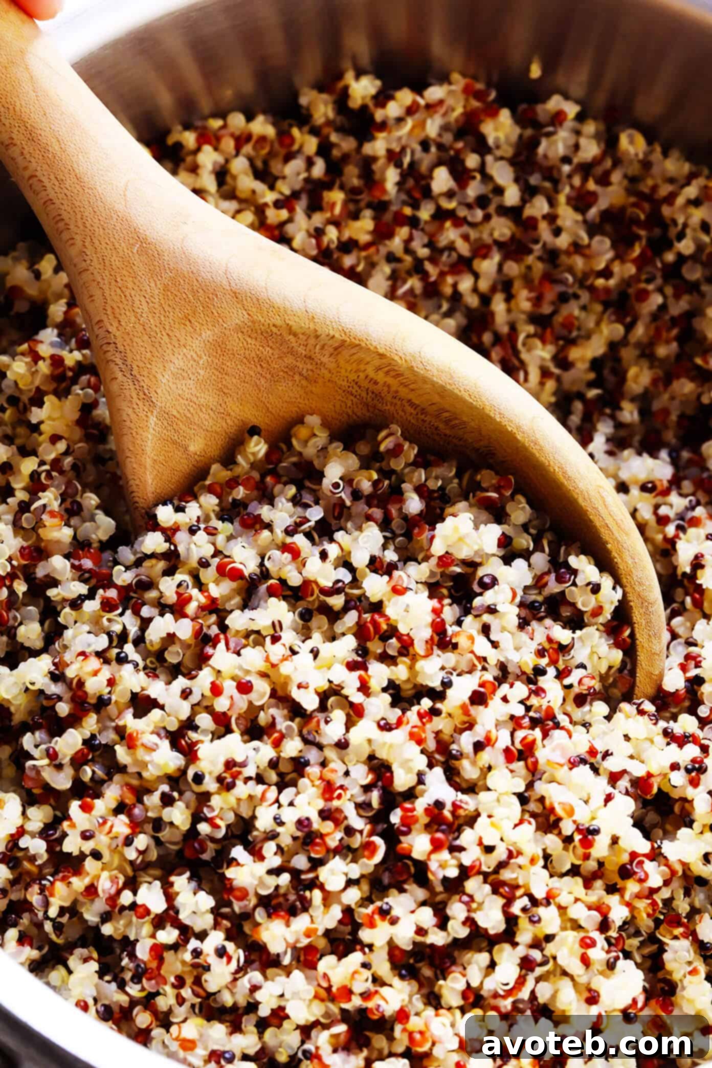 Learn how to cook quinoa PERFECTLY every time with this easy method! Plus tips for how to season and freeze quinoa, and a delicious collection of easy quinoa recipes. | gimmesomeoven.com #quinoa #healthy #glutenfree #howto #grains #mealprep #dinner #freezermeals How To Cook Quinoa Perfectly