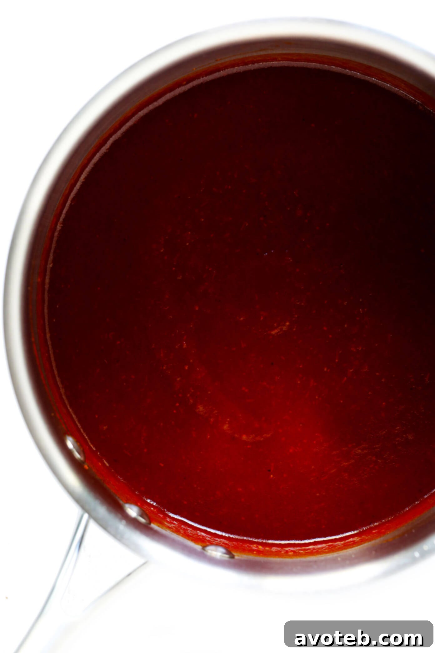 This Kansas City-style homemade BBQ sauce recipe is super quick and easy to make, and full of the best tangy, smoky and slightly-sweet flavors that everyone is sure to love! Add it to chicken, pork, ribs, pizza, salad, tacos or whatever sounds good. | gimmesomeoven.com #bbq #sauce #barbecue #homemade #summer #grilled #chicken #pork #glutenfree #healthy How To Make The Best Homemade BBQ Sauce