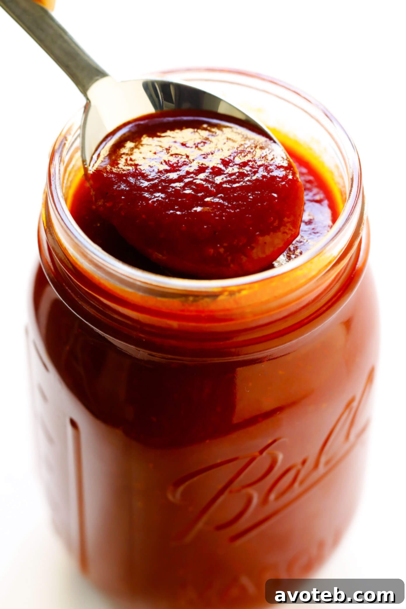 This Kansas City-style homemade BBQ sauce recipe is super quick and easy to make, and full of the best tangy, smoky and slightly-sweet flavors that everyone is sure to love! Add it to chicken, pork, ribs, pizza, salad, tacos or whatever sounds good. | gimmesomeoven.com #bbq #sauce #barbecue #homemade #summer #grilled #chicken #pork #glutenfree #healthy Best Homemade Kansas City BBQ Sauce