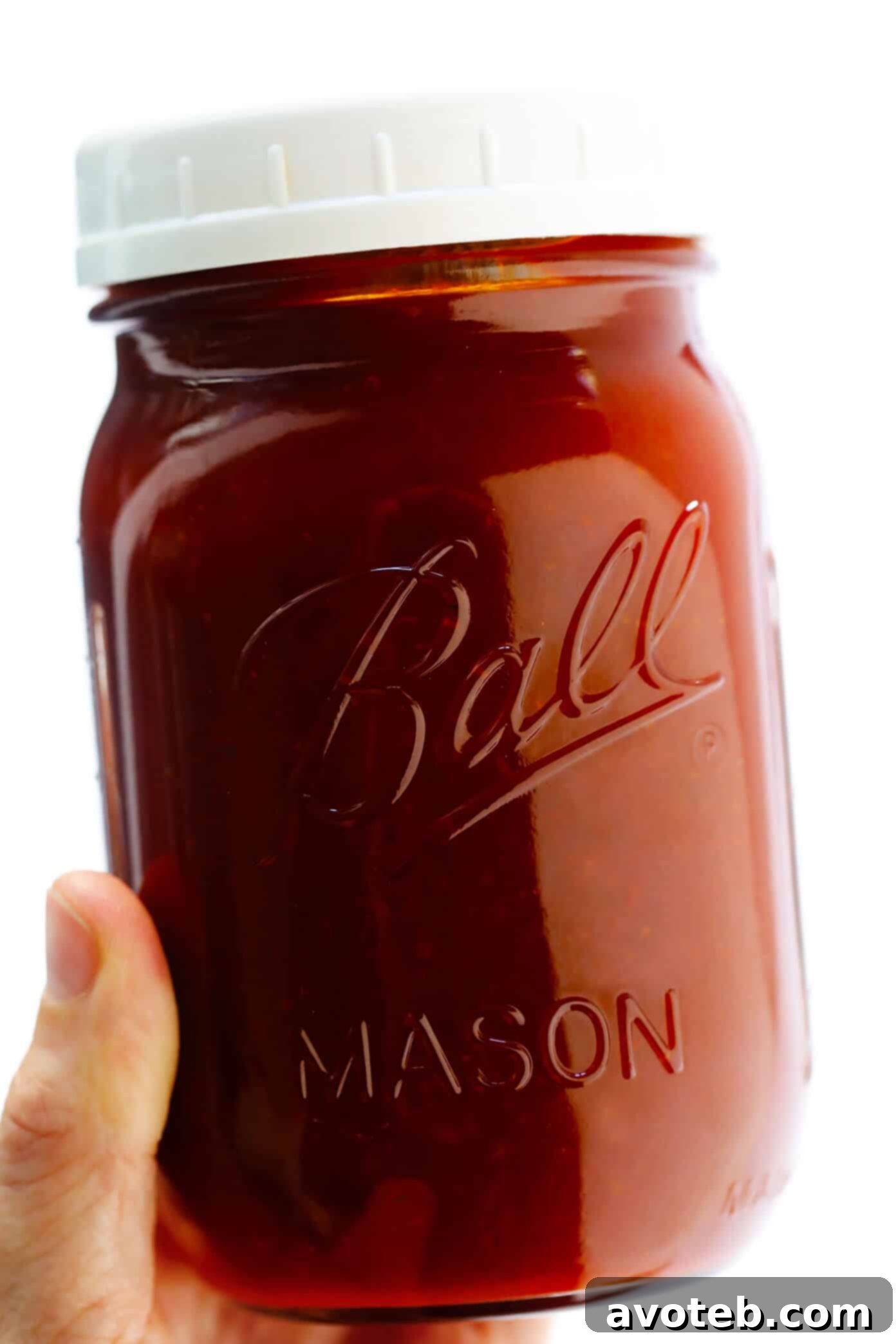 This Kansas City-style homemade BBQ sauce recipe is super quick and easy to make, and full of the best tangy, smoky and slightly-sweet flavors that everyone is sure to love! Add it to chicken, pork, ribs, pizza, salad, tacos or whatever sounds good. | gimmesomeoven.com #bbq #sauce #barbecue #homemade #summer #grilled #chicken #pork #glutenfree #healthy Easy Homemade BBQ Sauce Recipe