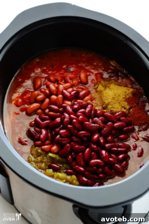 Classic Slow Cooker Chili -- super easy to make, and SO GOOD! | gimmesomeoven.com #soup #fall #gameday