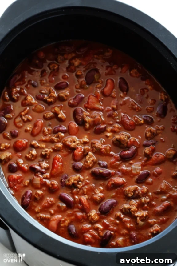 Classic Slow Cooker Chili -- super easy to make, and SO GOOD! | gimmesomeoven.com #soup #fall #gameday