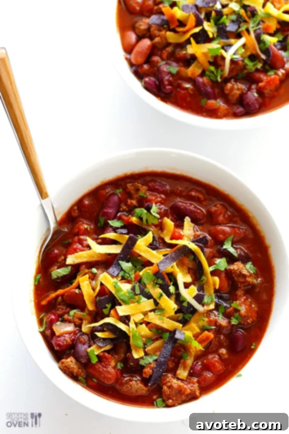 Classic Slow Cooker Chili -- super easy to make, and SO GOOD! | gimmesomeoven.com #soup #fall #gameday