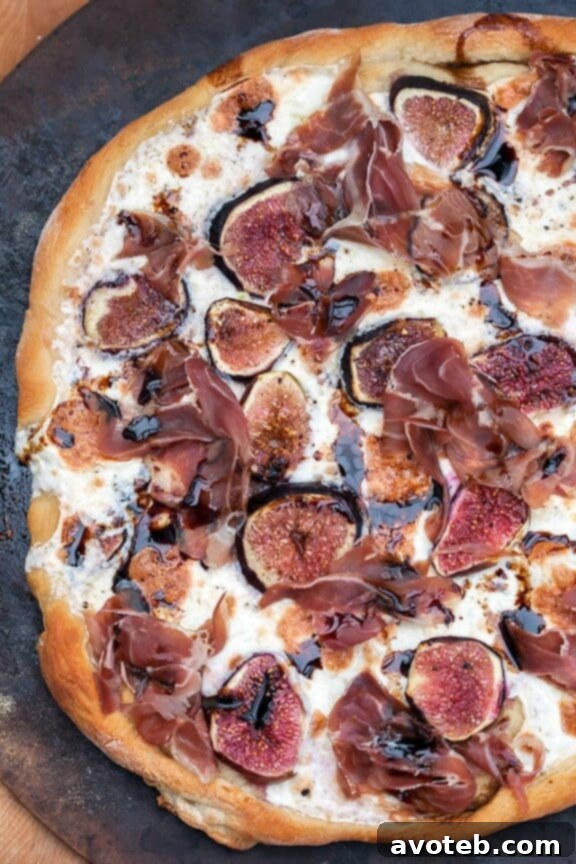 Fig and Prosciutto Pizza with Balsamic Drizzle | spachethespatula.com - a gourmet fall pizza featuring sweet figs and salty prosciutto.