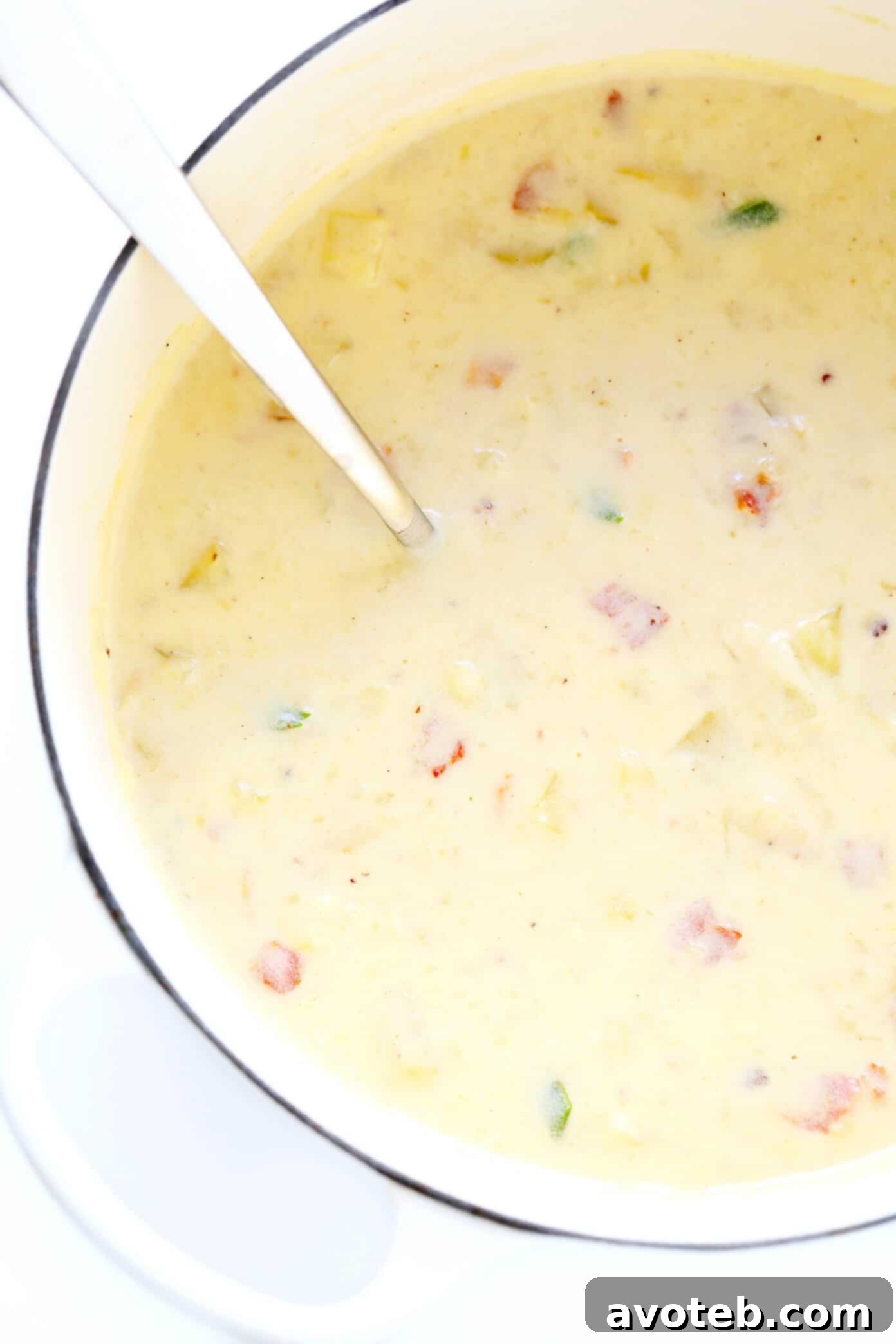 The BEST Potato Soup recipe! It's quick and easy to make, nice and creamy (with zero heavy cream), with lots of bacon (if you'd like). Total comfort food! | Gimme Some Oven #soup #potatosoup #dinner #bacon The BEST Potato Soup topped with fresh chives and bacon