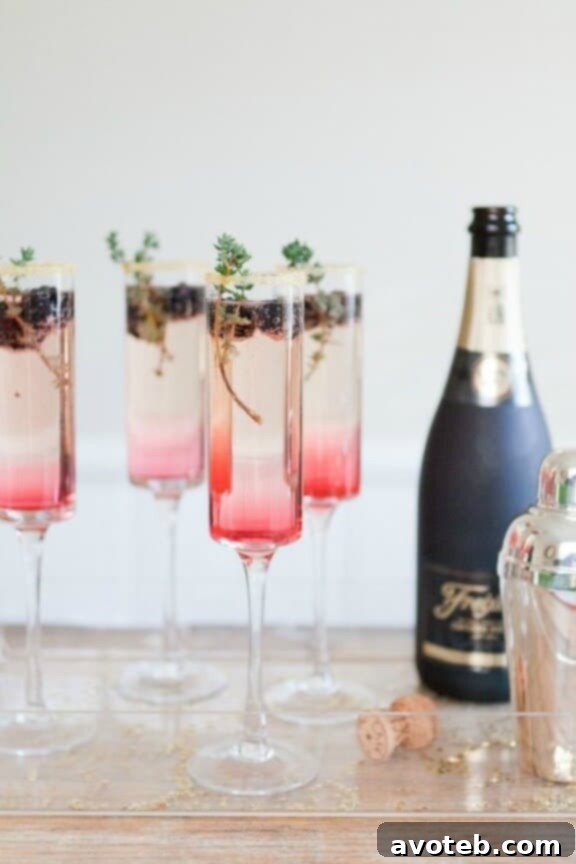 Blackberry Thyme Sparkler | theeffortlesschic.com