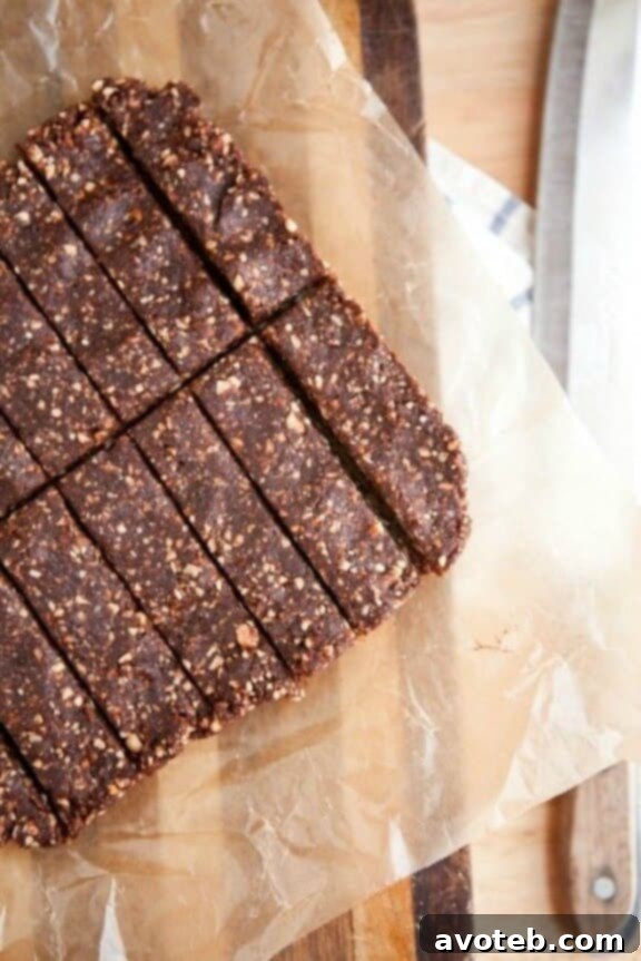 Homemade Chocolate Hazelnut Lärabar | naturallyella.com