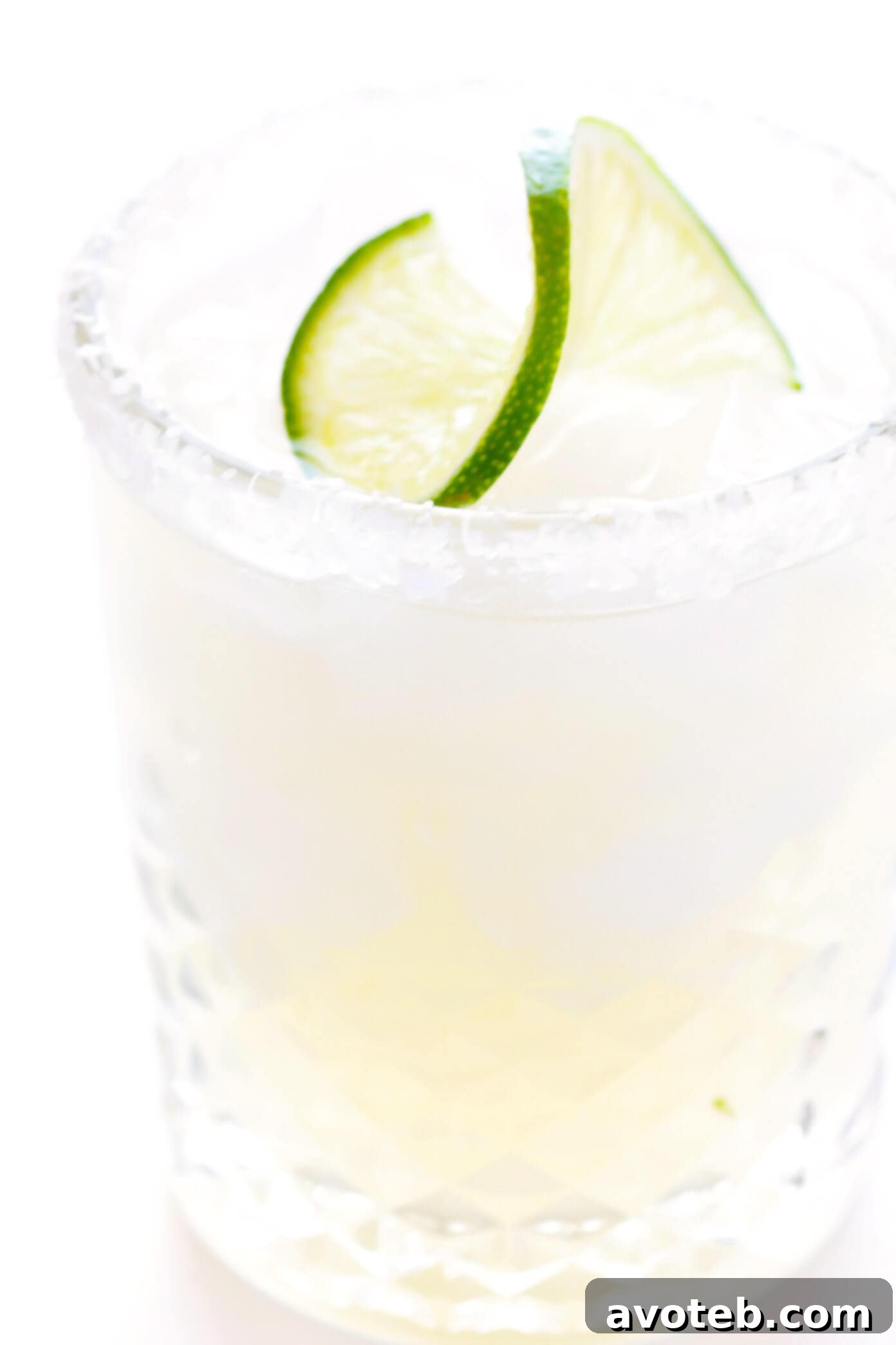 Classic Margarita Recipe in Glass with Lime