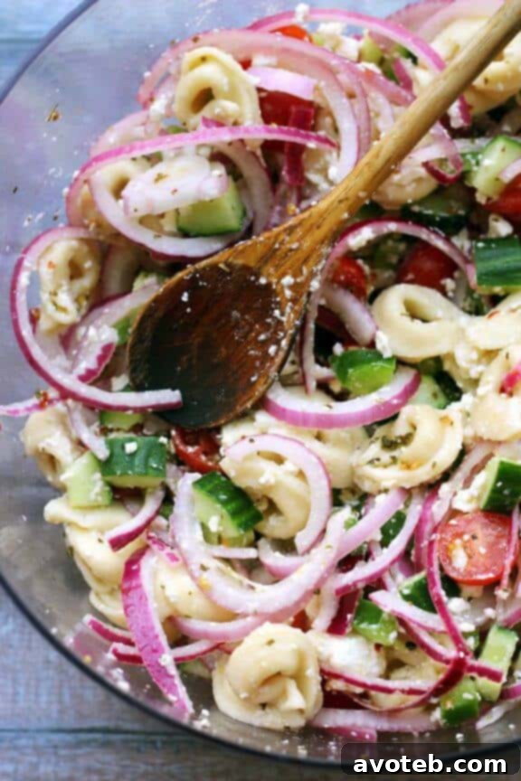 Mediterranean Tortellini Salad with Red Wine Vinaigrette | joanne-eatswellwithothers.com