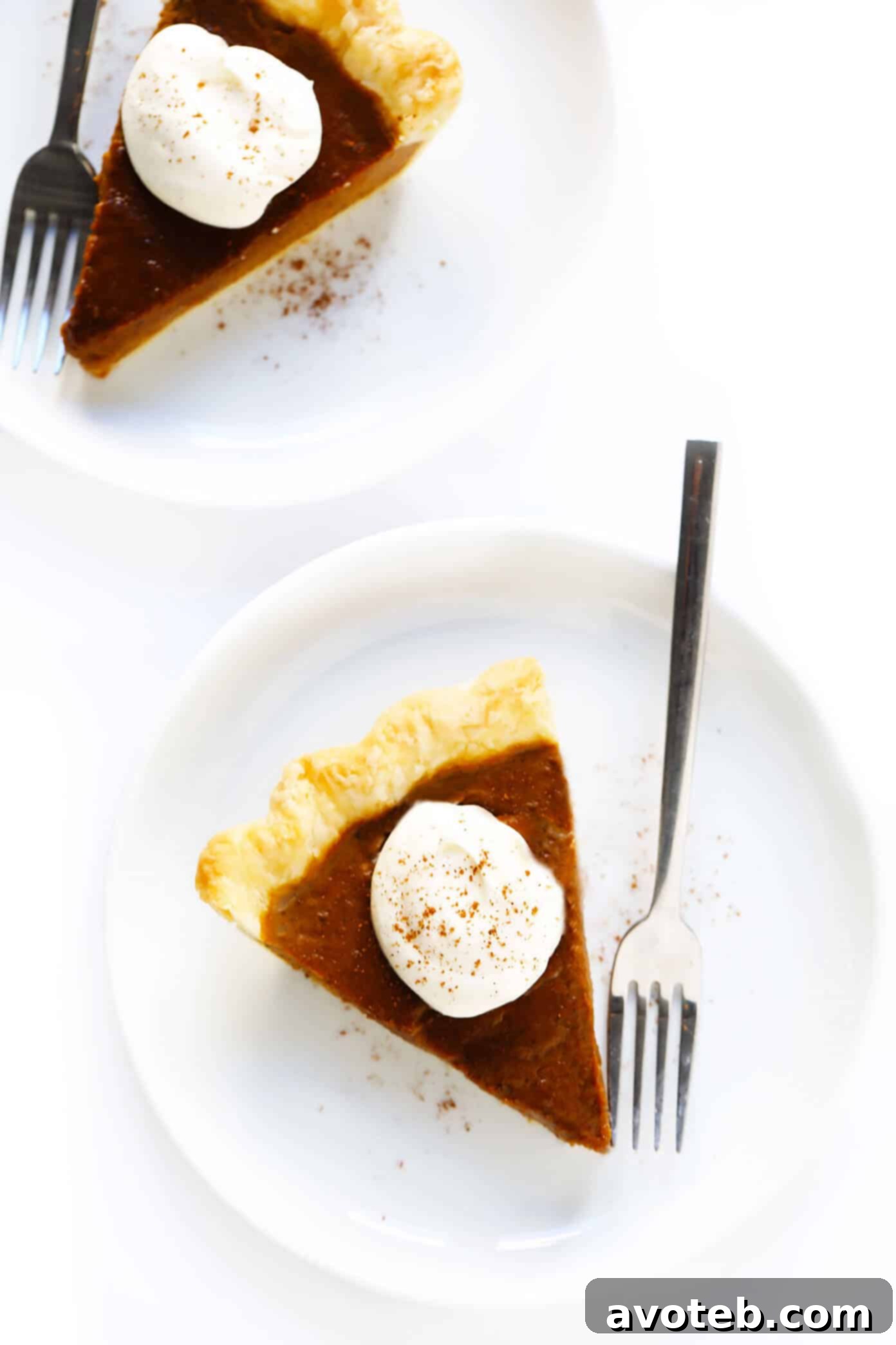 The BEST Pumpkin Pie recipe -- naturally sweetened with maple syrup, easy to make with everyday ingredients, and SO delicious. The perfect dessert for Thanksgiving, Christmas, or anytime you're craving a slightly more healthy pumpkin pie. | gimmesomeoven.com #pumpkin #pie #dessert #thanksgiving #christmas #healthy #makeahead The Best Pumpkin Pie, naturally sweetened