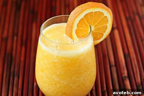 Fresh Orange Smoothie ("Orange Julius") | gimmesomeoven.com Classic Orange Julius Copycat Smoothie - Nostalgic Recipe