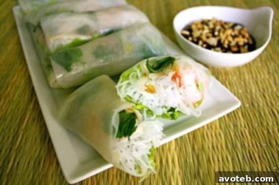 Fresh Vietnamese Spring Rolls with Peanut Sauce