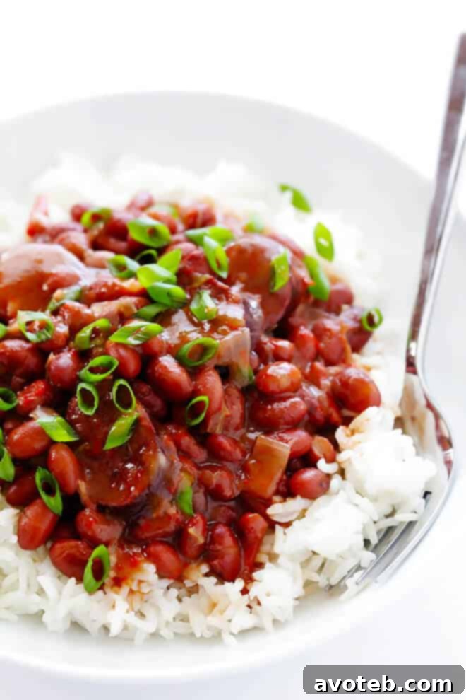 Crock Pot Red Beans and Rice -- this easy recipe only takes a few minutes to prep, and it's full of the BEST Creole flavors. | gimmesomeoven.com
