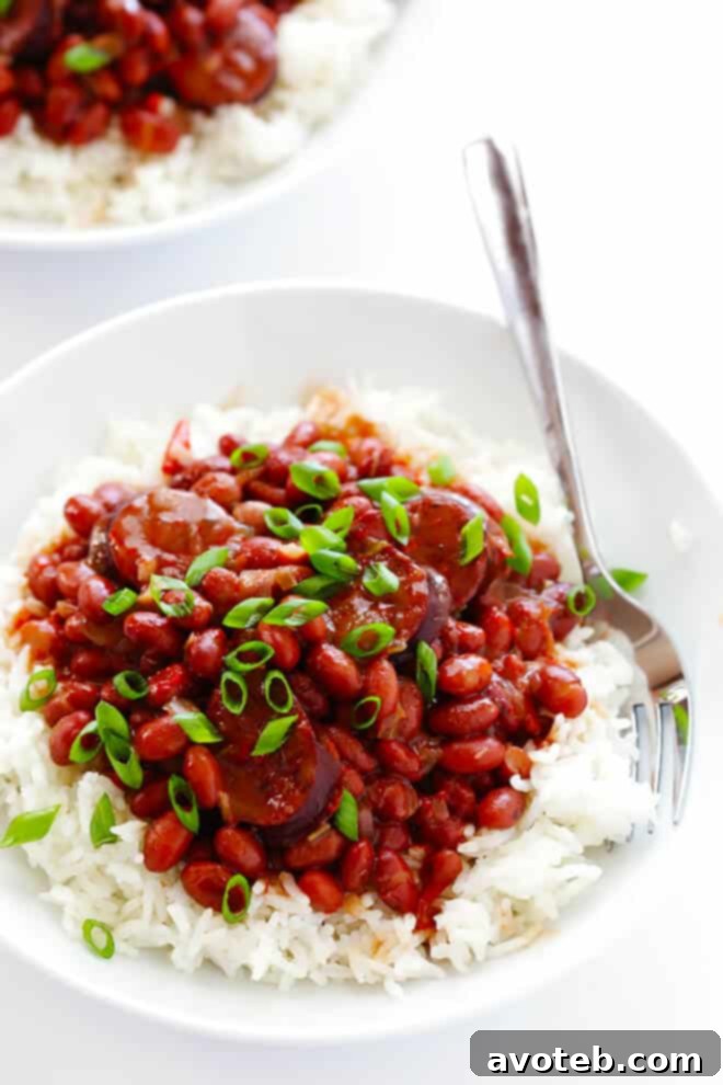 Crock Pot Red Beans and Rice -- this easy recipe only takes a few minutes to prep, and it's full of the BEST Creole flavors. | gimmesomeoven.com