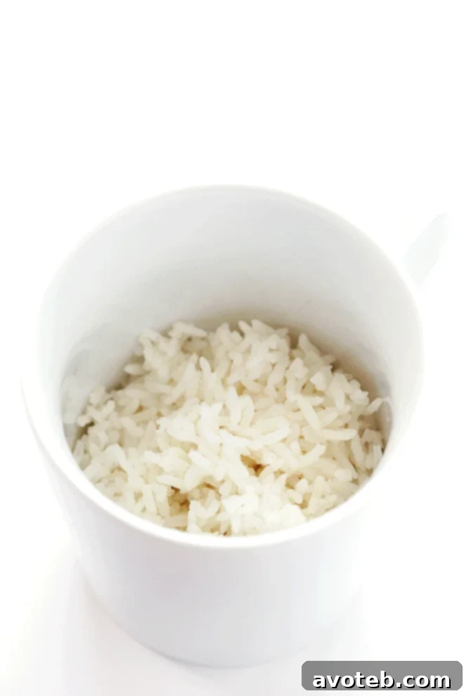 Crock Pot Red Beans and Rice -- this easy recipe only takes a few minutes to prep, and it's full of the BEST Creole flavors. | gimmesomeoven.com