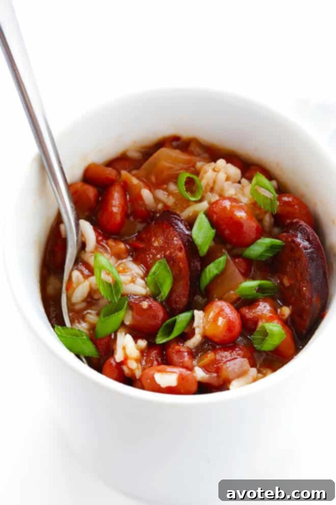 Crock Pot Red Beans and Rice -- this easy recipe only takes a few minutes to prep, and it's full of the BEST Creole flavors. | gimmesomeoven.com