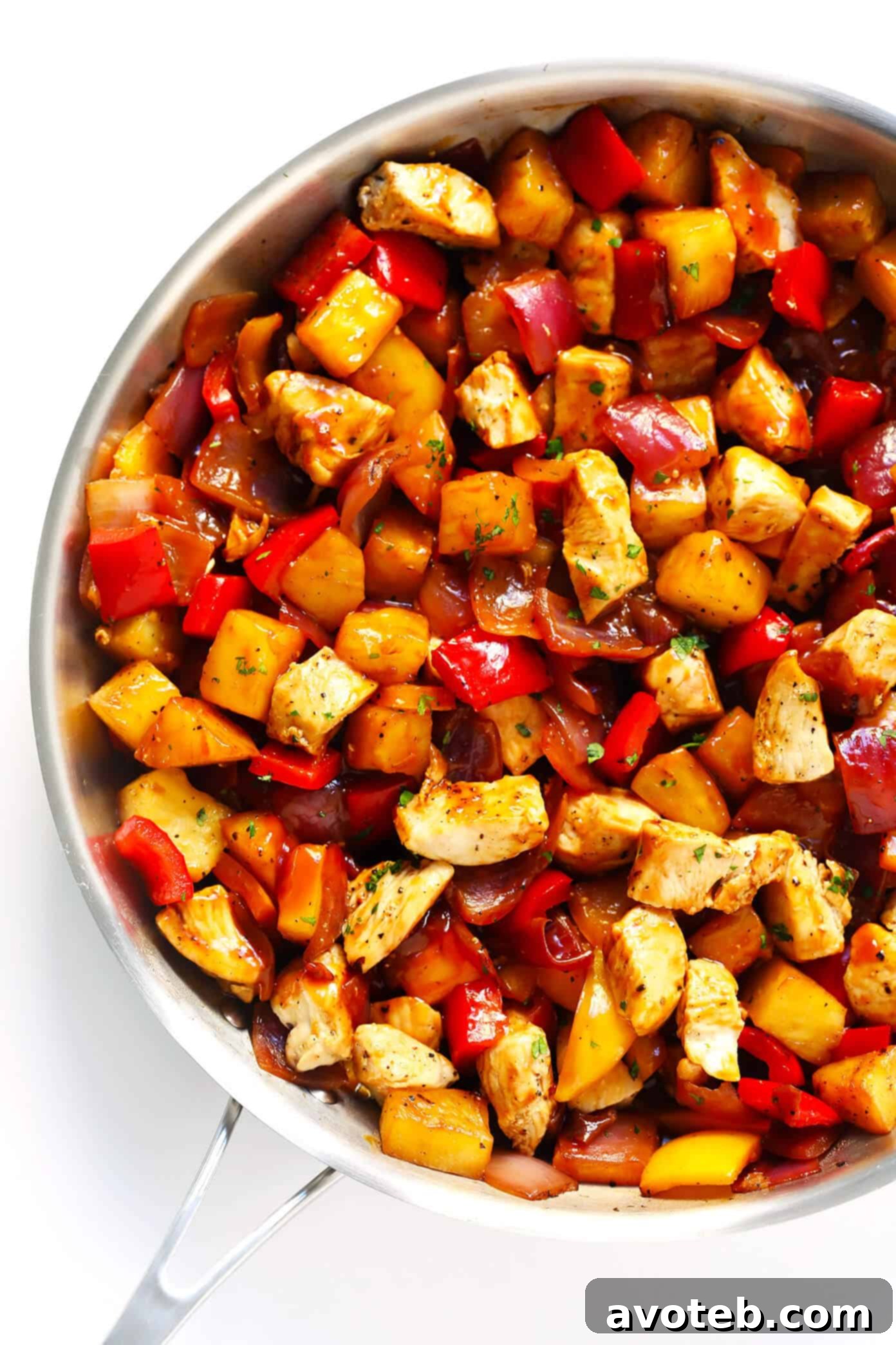 Quick and easy Hawaiian BBQ Chicken Bowls, ideal for healthy lunches and dinners. Featuring tender chicken, colorful vegetables, sweet pineapple, and a rich barbecue sauce. | Gimme Some Oven #mealprep #bbqchicken #healthychicken #chickenrecipes