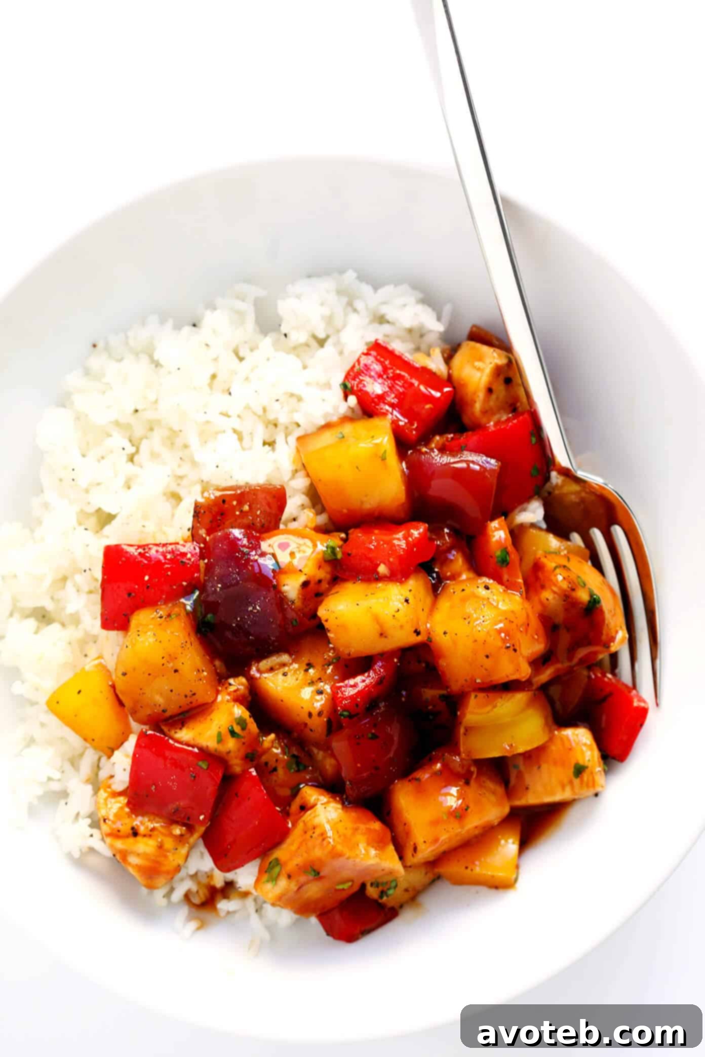 Colorful Hawaiian BBQ Chicken Bowls featuring golden chicken, bright bell peppers, red onion, and fresh pineapple, all coated in a delicious BBQ sauce. Ideal for healthy eating. | Gimme Some Oven #mealprep #bbqchicken #healthychicken #chickenrecipes