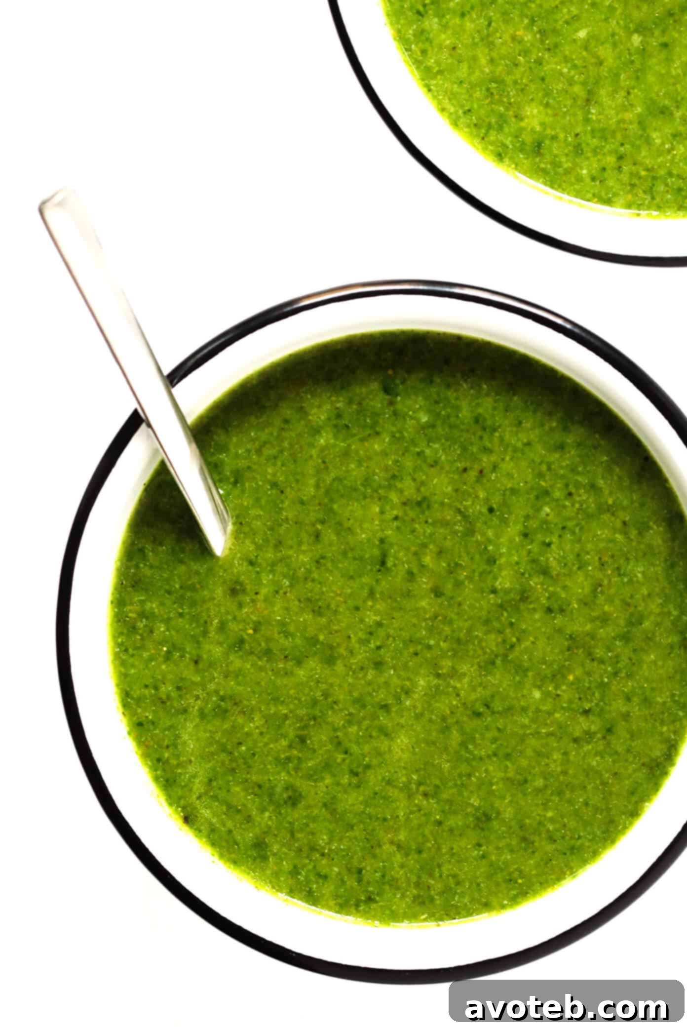 Green Goddess Soup: a healthy, quick, and easy vegan & gluten-free recipe packed with broccoli, cauliflower, and spinach. Perfect for a detox or a feel-good meal! Green Goddess Soup Recipe