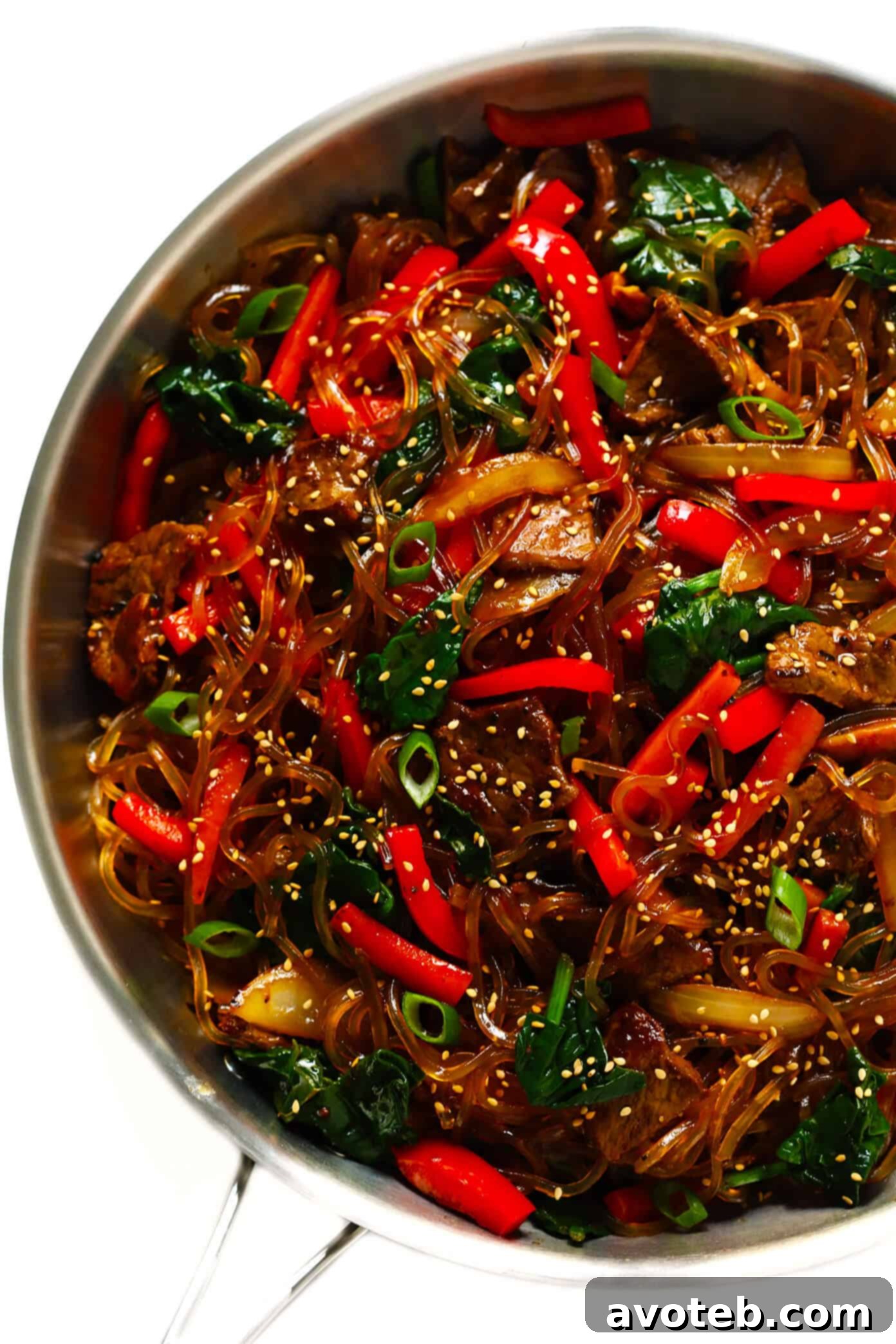 This Japchae (Korean noodle stir-fry) recipe is easy to make in just 30 minutes. It can be customized with your choice of veggies and protein (beef, chicken, shrimp, or tofu). And it is SO delicious! | gimmesomeoven.com #korean #noodle #stirfry #saute #pasta #beef #glutenfree #vegetarian #vegan #asian #dinner #mealprep #healthy How to make Japchae, step-by-step cooking process