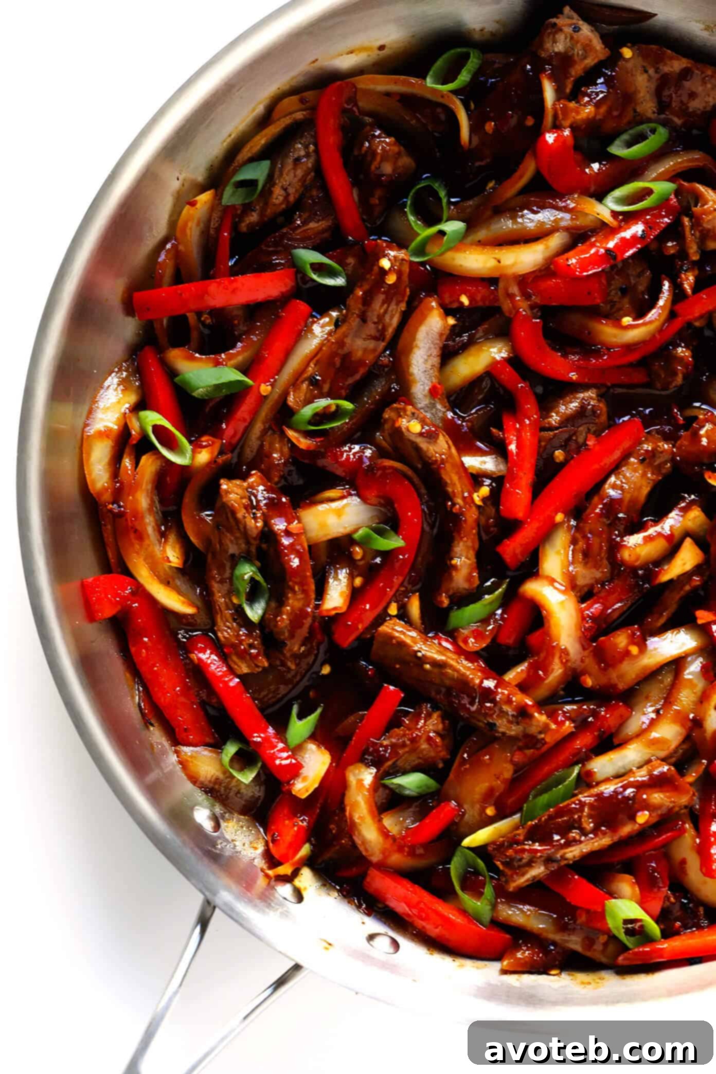 Love this Sizzlin' Spicy Szechuan Stir-Fry! It only takes about 20 minutes to make, it's easy to customize with beef, chicken, pork, shrimp or tofu, and it's made with the most delicious Szechuan sauce! | Gimme Some Oven #szechuan #chinese #stirfry #dinner #spicy Sizzlin' Spicy Szechuan Stir-Fry