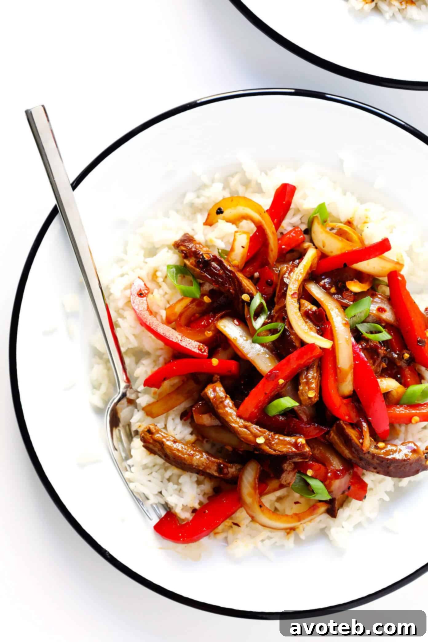 Love this Sizzlin' Spicy Szechuan Stir-Fry! It only takes about 20 minutes to make, it's easy to customize with beef, chicken, pork, shrimp or tofu, and it's made with the most delicious Szechuan sauce! | Gimme Some Oven #szechuan #chinese #stirfry #dinner #spicy Szechuan Beef Stir-Fry with Szechuan Sauce