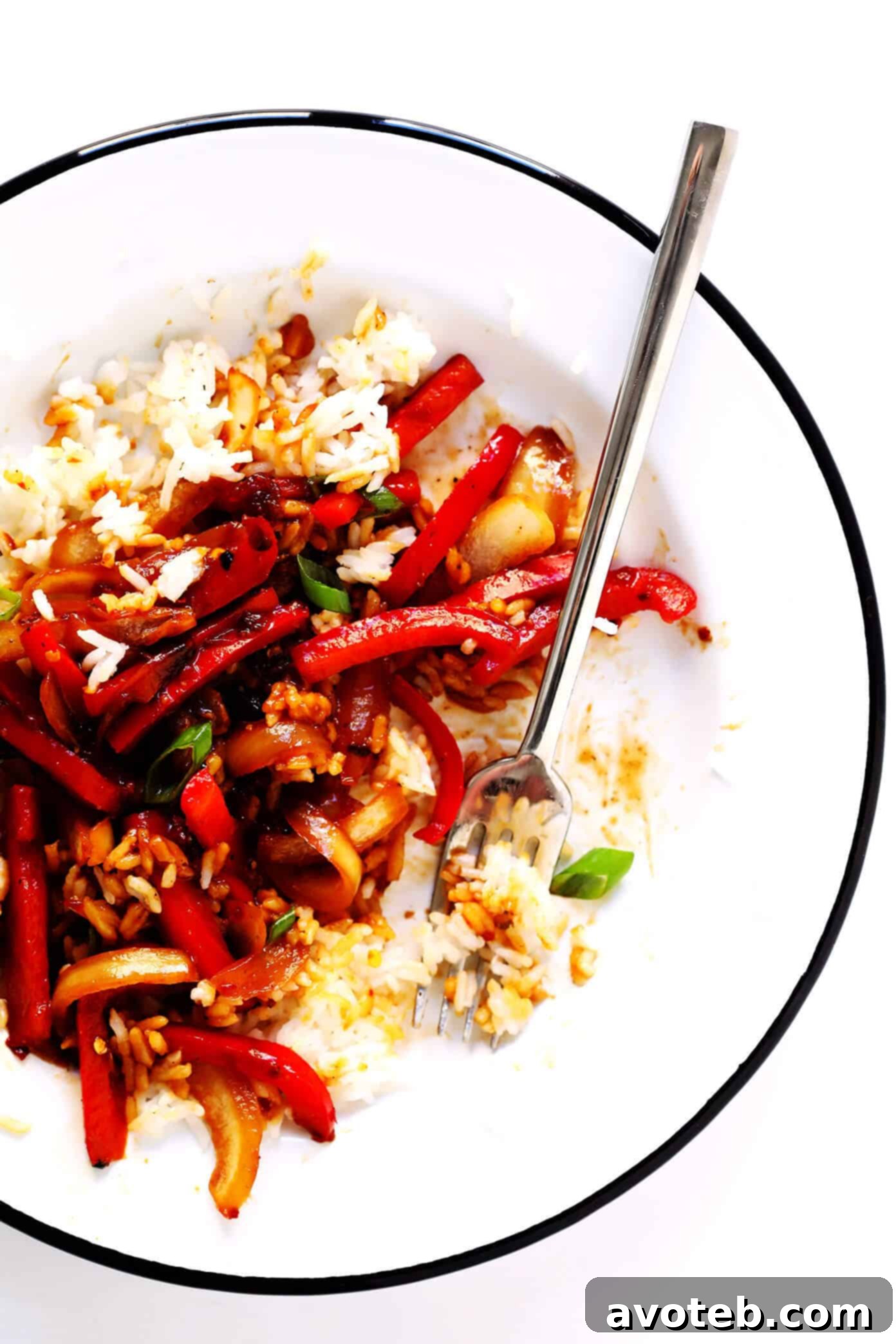 Love this Sizzlin' Spicy Szechuan Stir-Fry! It only takes about 20 minutes to make, it's easy to customize with beef, chicken, pork, shrimp or tofu, and it's made with the most delicious Szechuan sauce! | Gimme Some Oven #szechuan #chinese #stirfry #dinner #spicy Spicy Szechuan Stir-Fry with Steak and Vegetables