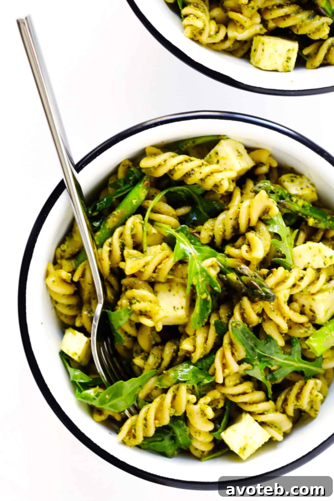 This delicious Pistachio Pesto recipe is easy to make in the blender or food processor, and so fresh and delicious! Use it as a sauce for pasta, pizza, veggies, chicken...you name it. | Gimme Some Oven #pesto #sauce #pistachio #vegetarian The Best Pistachio Pesto Pasta Salad Recipe!