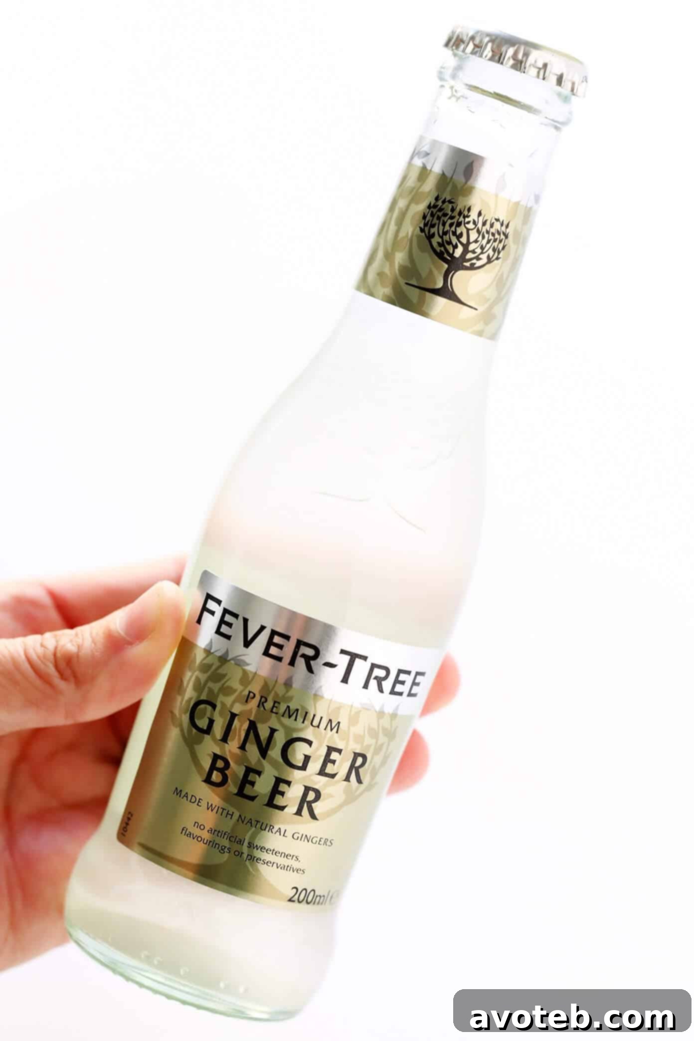 Crafting the Best Moscow Mule: Key Ingredients for an Unforgettable Cocktail. Featuring ginger beer, lime juice, and vodka. | Gimme Some Oven #moscowmule #cocktail #gingerbeer #drinks #vodka Fever Tree Ginger Beer for the perfect Moscow Mule