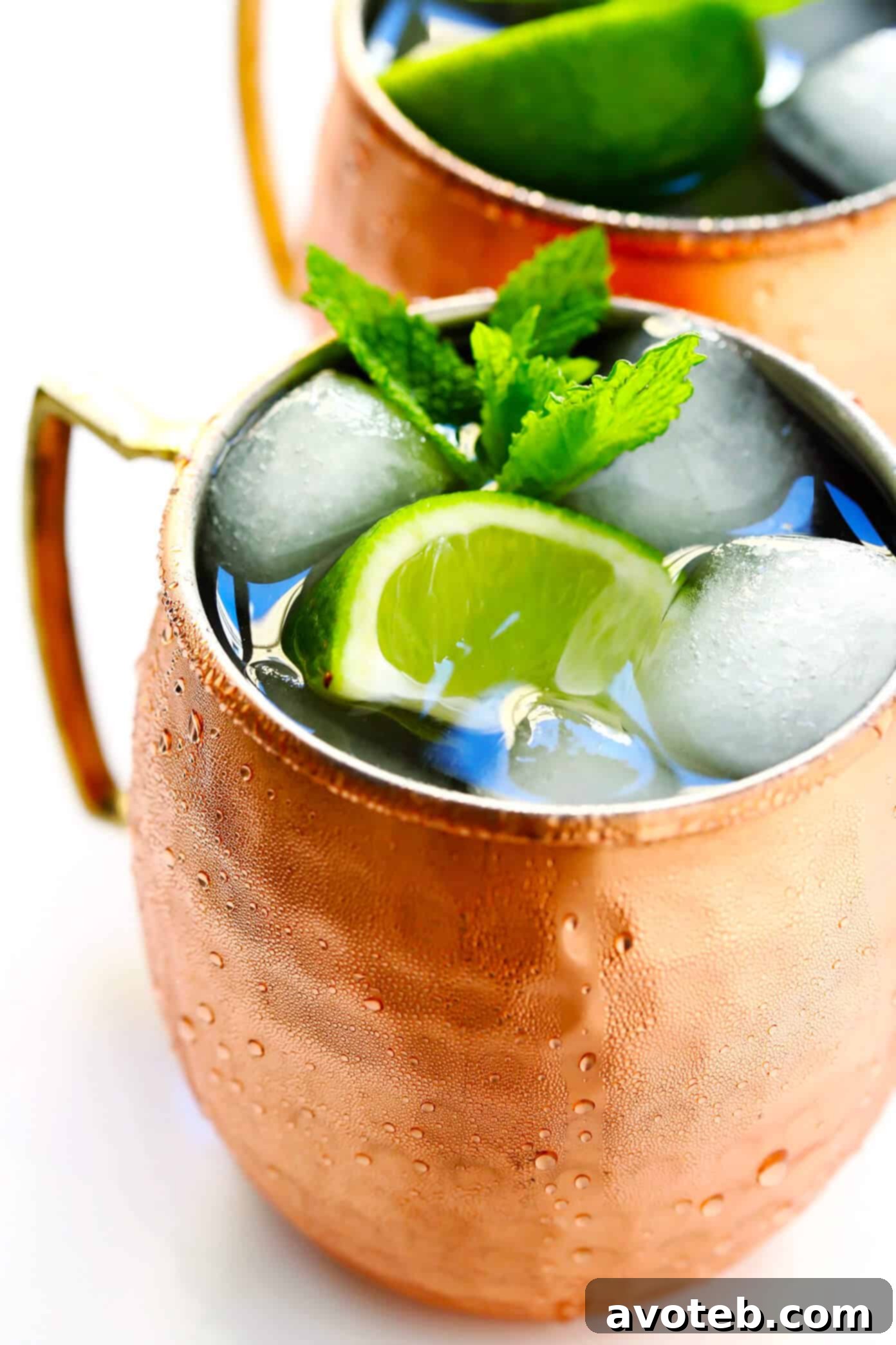 Moscow Mules for a Crowd: Enjoy these refreshing cocktails with friends, complete with all the tips for a perfect mix every time. | Gimme Some Oven #moscowmule #partycocktails #entertaining #drinkideas Multiple Moscow Mules Served in Copper Mugs