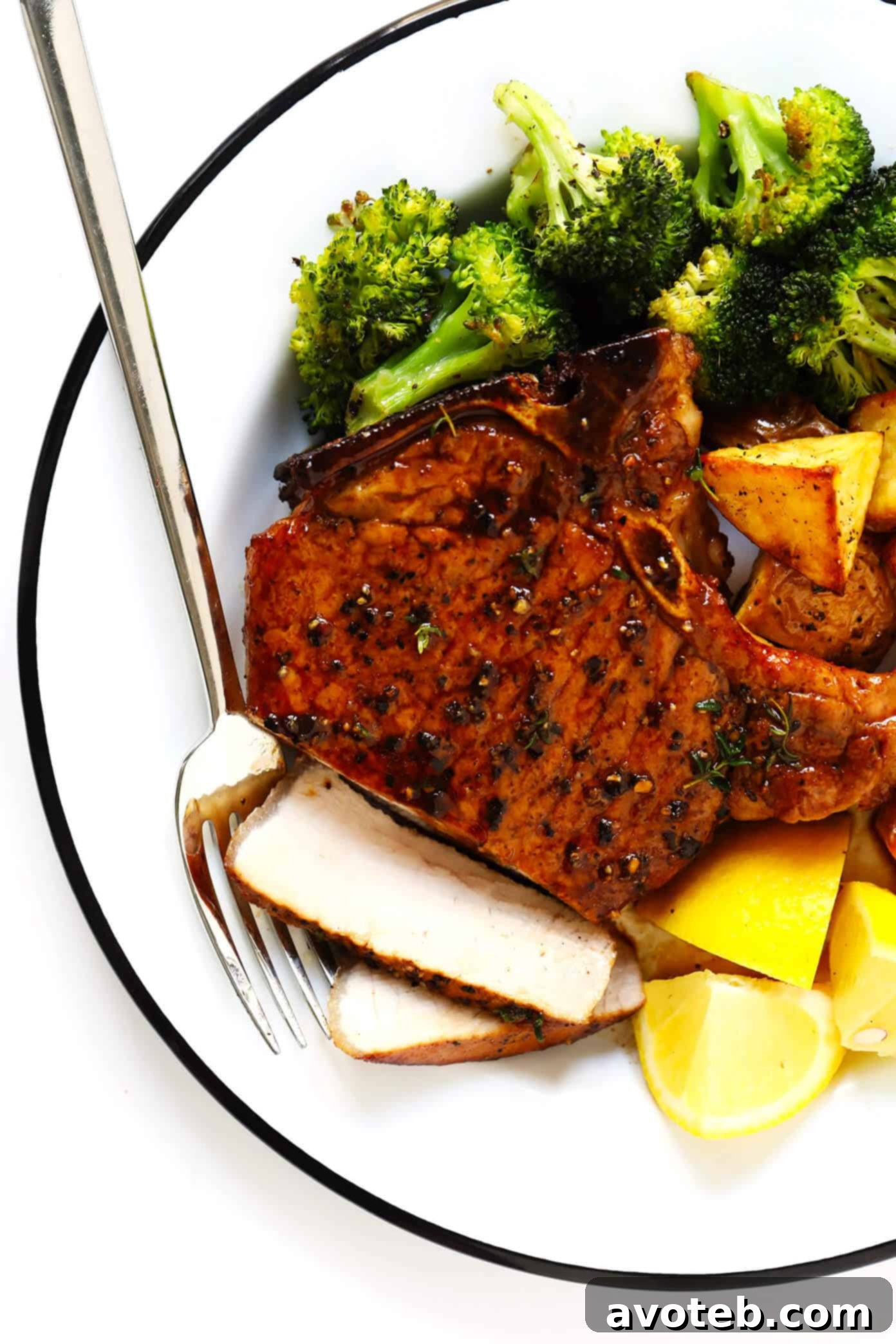 The BEST Baked Pork Chops recipe! It's quick and easy to make, totally customizable with your favorite seasonings, and perfectly seared on the outside and tender and juicy on the inside. | Gimme Some Oven #pork #baked #oven #dinner #glutenfree #meat The Best Baked Pork Chops Recipe: Juicy, Flavorful, Easy