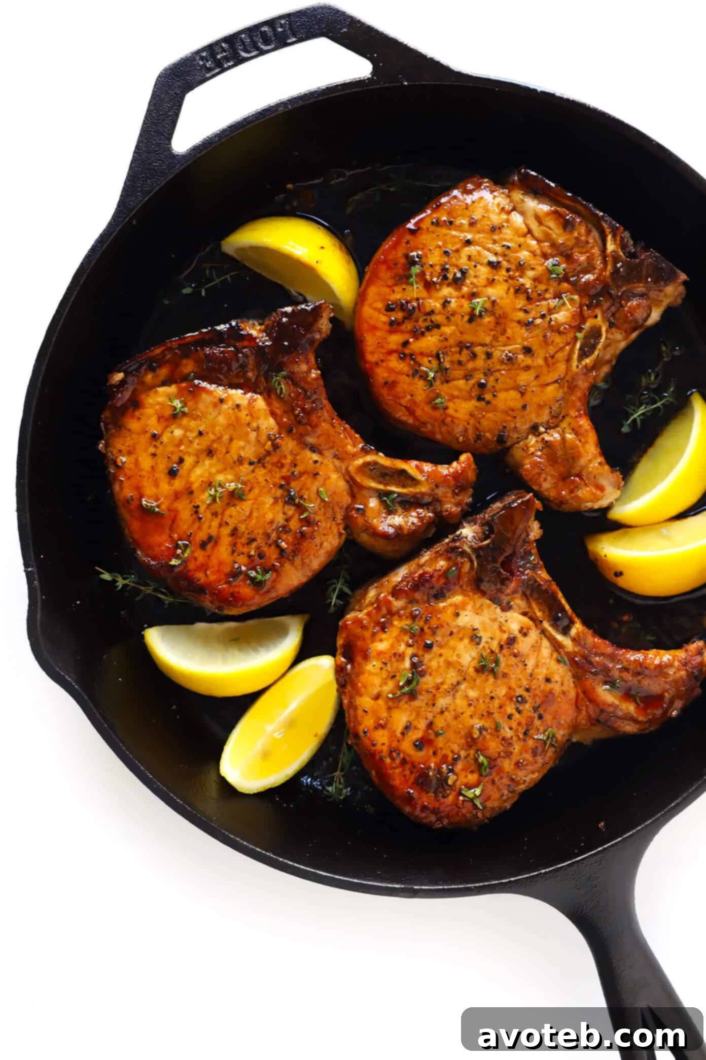 The BEST Baked Pork Chops recipe! It's quick and easy to make, totally customizable with your favorite seasonings, and perfectly seared on the outside and tender and juicy on the inside. | Gimme Some Oven #pork #baked #oven #dinner #glutenfree #meat Oven Baked Pork Chops Recipe with crispy exterior