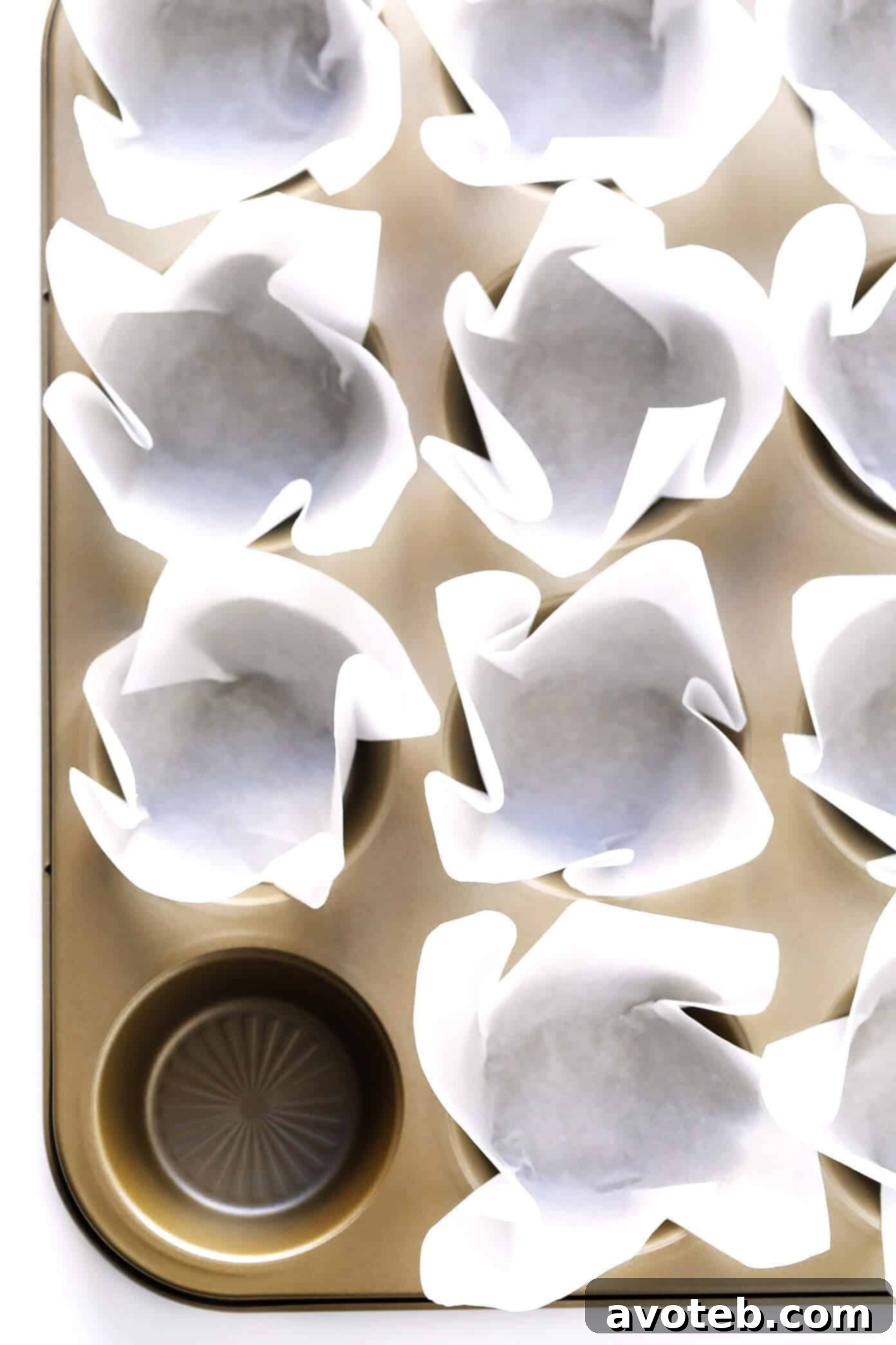 DIY Parchment Baking Liners -- these little tulip cups are perfect for cupcakes, muffins, or whatever else you feel like baking! | Gimme Some Oven #diy #baking #cupcakes #muffins #homemade #howto How To Make Cupcake Liners With Parchment Paper
