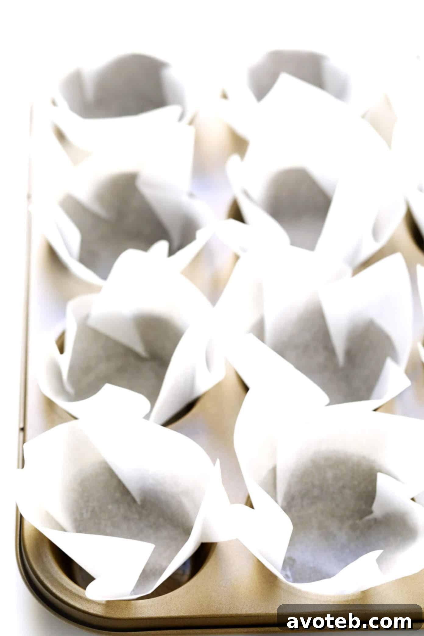 DIY Parchment Baking Liners -- these little tulip cups are perfect for cupcakes, muffins, or whatever else you feel like baking! | Gimme Some Oven #diy #baking #cupcakes #muffins #homemade #howto DIY Parchment Tulip Baking Cups