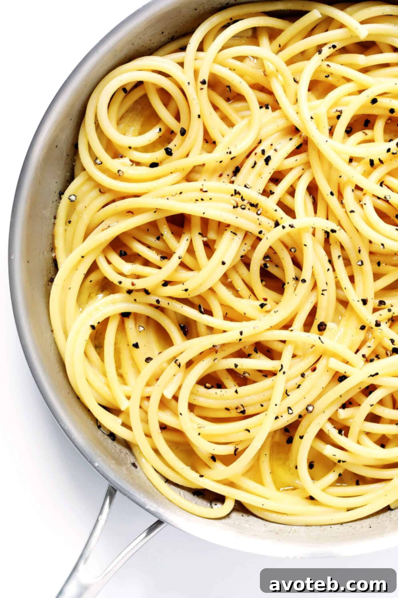 Classic Cacio e Pepe Pasta Recipe