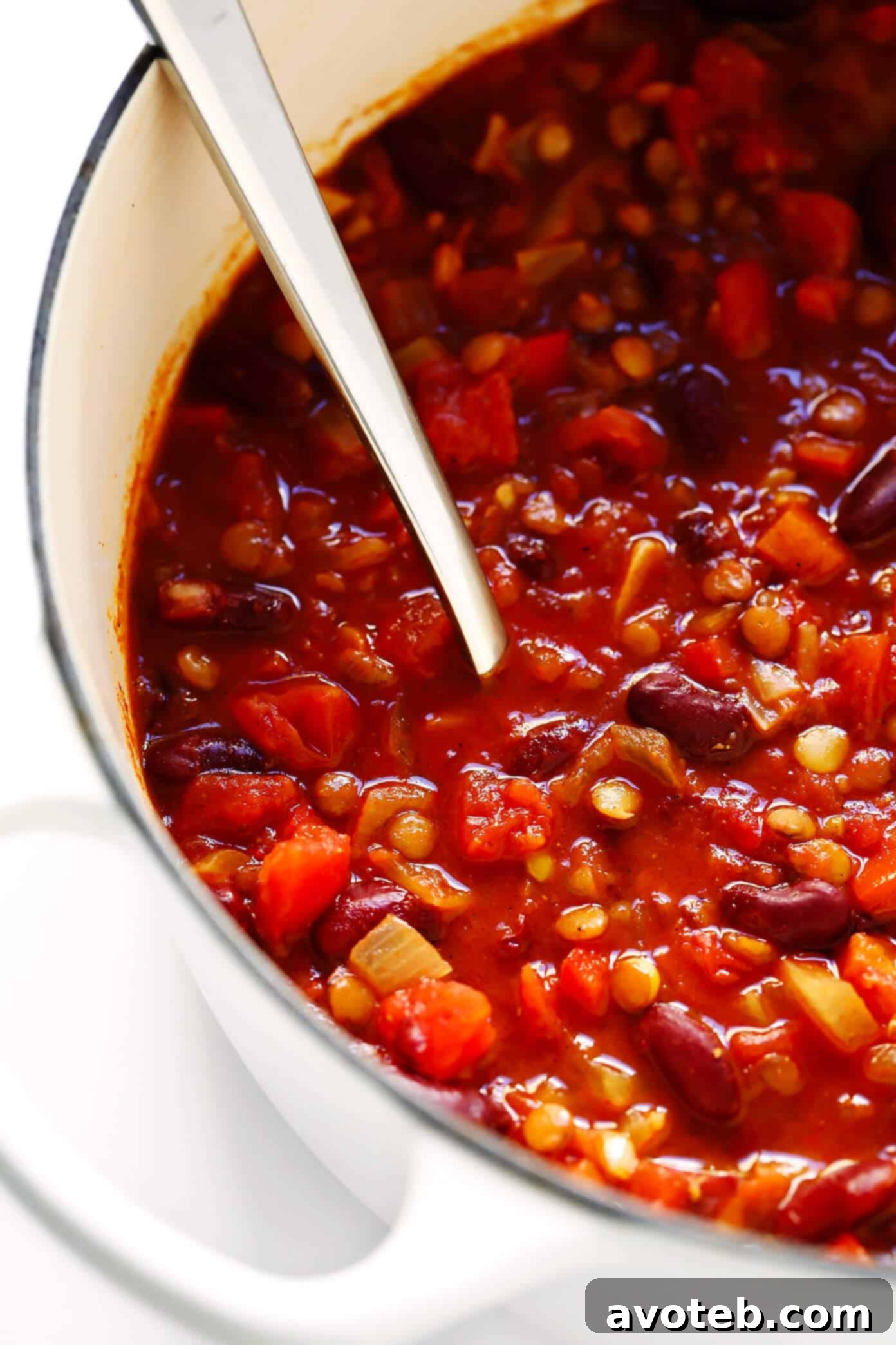 A bowl of delicious and healthy vegetarian, vegan, and gluten-free chili, garnished with fresh toppings, representing an easy and satisfying meal.