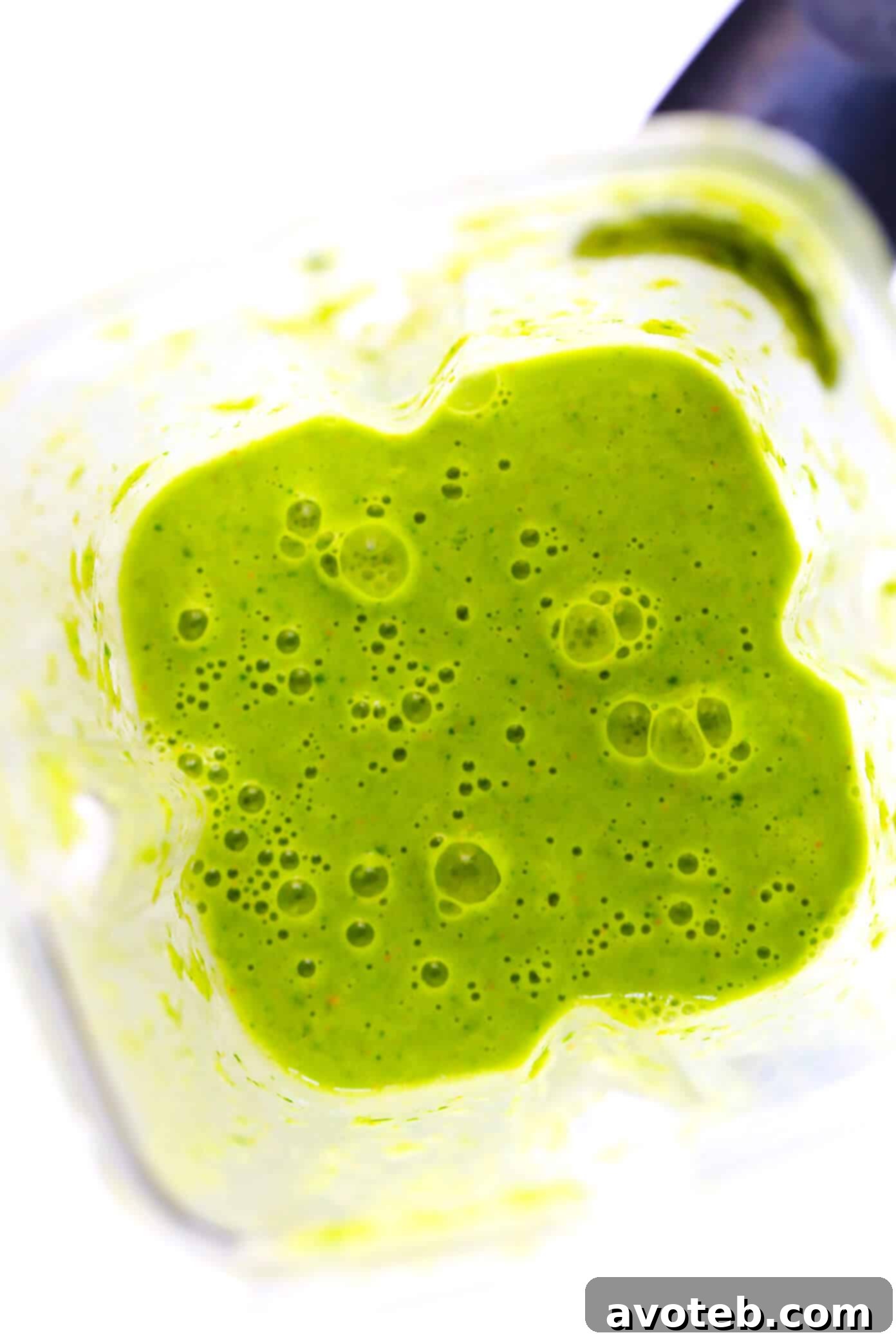 Steps to Make a Healthy Green "Julius" Smoothie