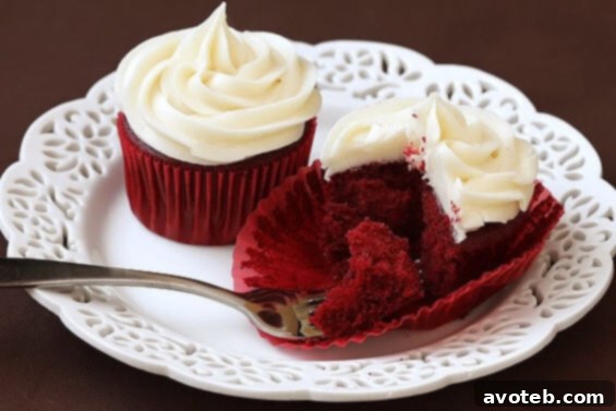 Red Velvet Cupcakes with Cream Cheese Frosting Close-up of perfectly frosted Red Velvet Cupcakes