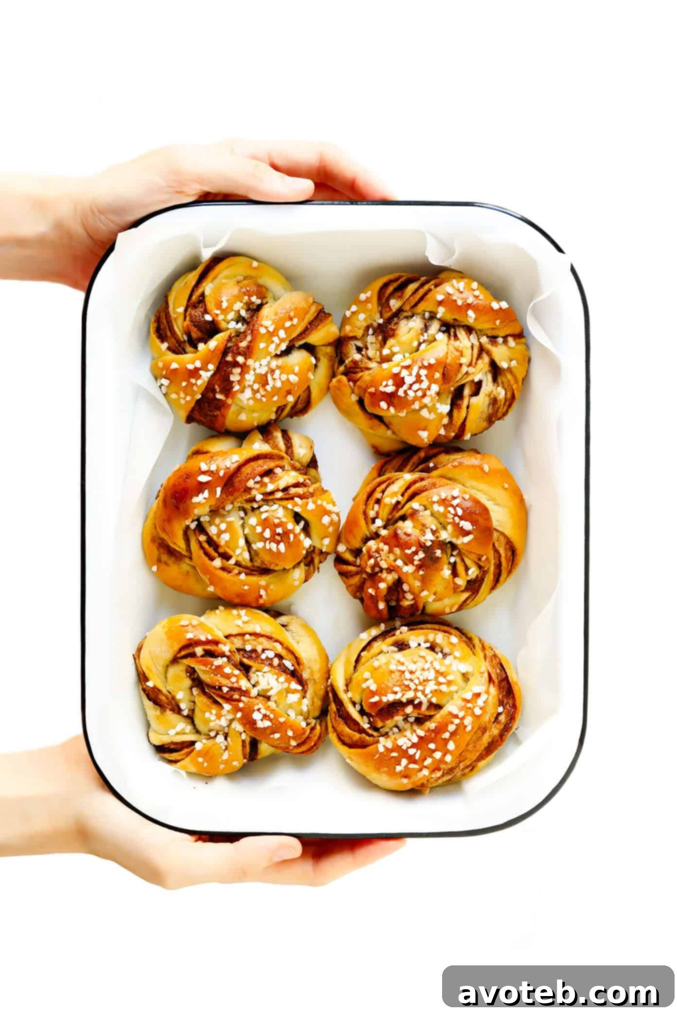 Delicious Kanelbullar Recipe: Soft Cardamom Dough and Cinnamon Filling