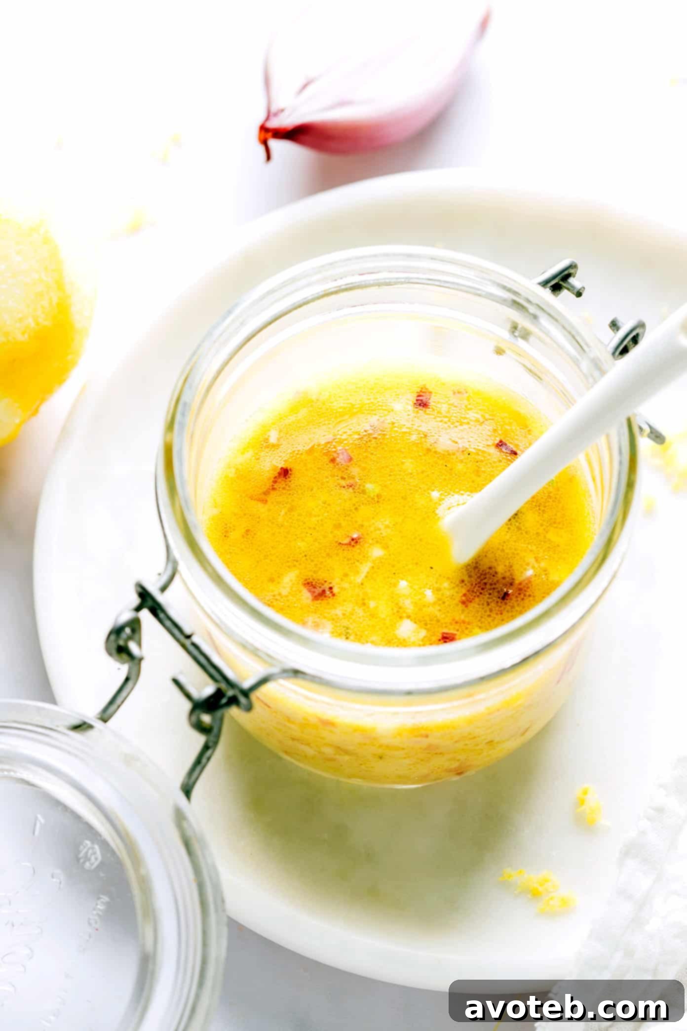 Delicious Homemade Shallot Vinaigrette (French Vinaigrette) for Salads